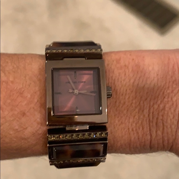 Michael Kors Erin Watch - Picture 3 of 7